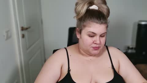 Snapshot of love_wiggy18 chatting on December 2, 2025, 8:08 am Ally online show from December 2, 2025, 8:08 am