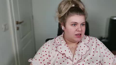 Snapshot of love_wiggy18 chatting on December 4, 2025, 8:56 am Ally online show from December 4, 2025, 8:56 am