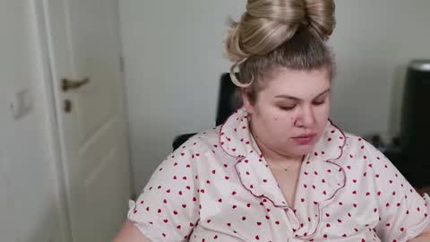 Snapshot of love_wiggy18 chatting on December 15, 2025, 7:45 am Ally online show from December 15, 2025, 7:45 am