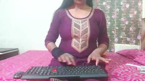 Snapshot of lovefunnitya chatting on February 12, 2025, 8:27 am Divya online show from February 12, 2025, 8:27 am