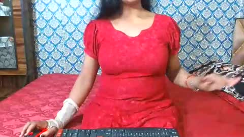 Snapshot of lovefunnitya chatting on October 29, 2025, 3:47 pm Divya online show from October 29, 2025, 3:47 pm