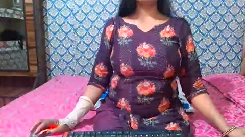 Snapshot of lovefunnitya chatting on December 14, 2025, 3:39 pm Divya online show from December 14, 2025, 3:39 pm