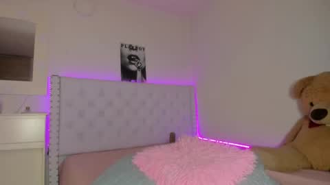 Snapshot of loveit_hermione chatting on December 8, 2024, 5:18 am Val online show from December 8, 2024, 5:18 am