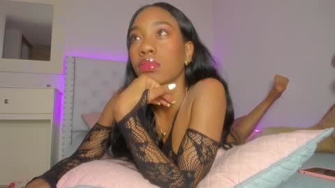 Snapshot of loveit_hermione chatting on January 5, 2025, 4:25 am Val online show from January 5, 2025, 4:25 am