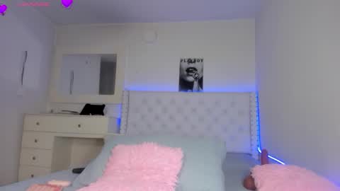 Snapshot of loveit_hermione chatting on November 6, 2025, 10:43 pm Val online show from November 6, 2025, 10:43 pm