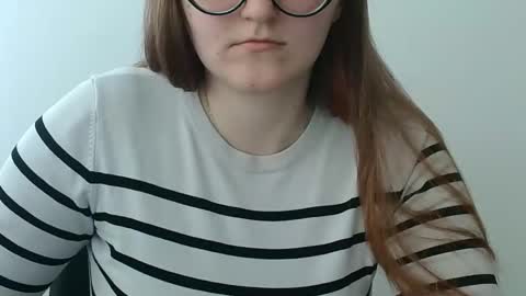 Lily online show from November 17, 2025, 7:47 am