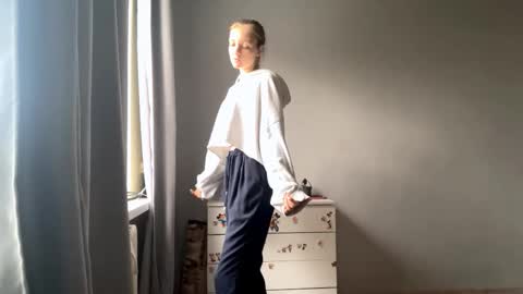 Ella online show from October 10, 2025, 6:12 am