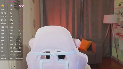 Snapshot of lovellalipss chatting on November 17, 2025, 11:16 am Laura online show from November 17, 2025, 11:16 am