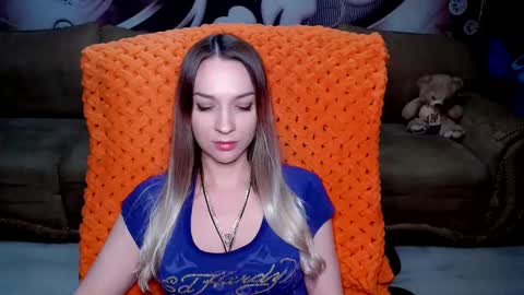 Snapshot of lovellymalina chatting on March 8, 2025, 12:09 pm private open online show from March 8, 2025, 12:09 pm