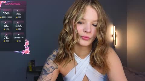 Snapshot of lovely_babyy chatting on December 17, 2024, 2:44 am Jenny online show from December 17, 2024, 2:44 am