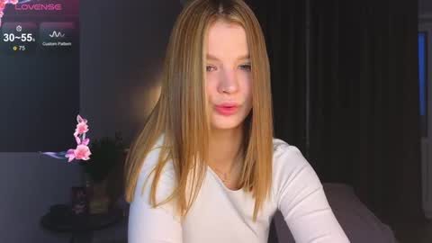 Snapshot of lovely_babyy chatting on December 25, 2024, 1:53 am Jenny online show from December 25, 2024, 1:53 am