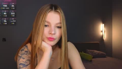 Snapshot of lovely_babyy chatting on January 14, 2025, 1:36 am Jenny online show from January 14, 2025, 1:36 am