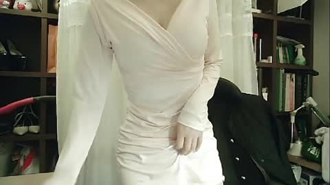 DANA KIM online show from February 8, 2025, 5:08 pm