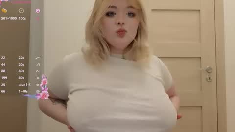 Snapshot of lovely_leilla chatting on October 24, 2025, 7:21 pm lovely_leilla online show from October 24, 2025, 7:21 pm