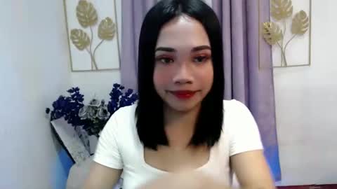 lovely_lianne online show from November 23, 2025, 4:40 pm