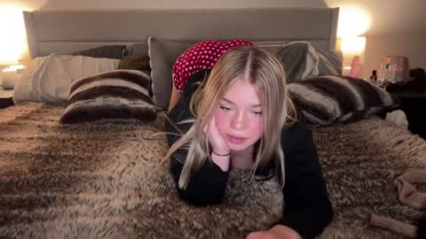 Snapshot of lovely_megan20 chatting on December 18, 2024, 4:09 am Megan online show from December 18, 2024, 4:09 am