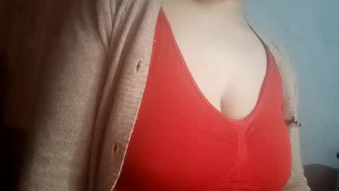 Snapshot of lovely_sweet_girl chatting on February 10, 2025, 1:24 am katrina follow me guys online show from February 10, 2025, 1:24 am