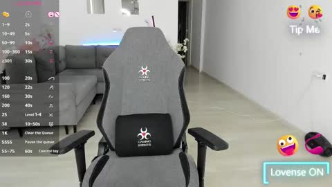 lovelybianca_ online show from November 5, 2025, 9:15 pm