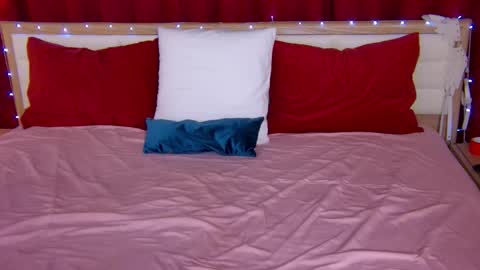 Caroline online show from November 27, 2025, 1:29 am