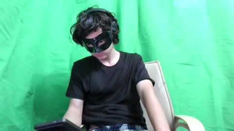 Snapshot of lovelyowner chatting on January 2, 2025, 2:43 am .com online show from January 2, 2025, 2:43 am