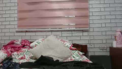 Angelquey online show from March 6, 2025, 10:15 pm