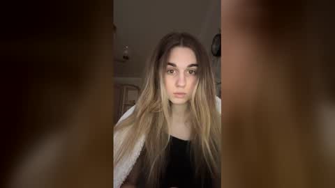 Snapshot of lovelysilk_63 chatting on December 14, 2025, 12:43 pm ELA online show from December 14, 2025, 12:43 pm