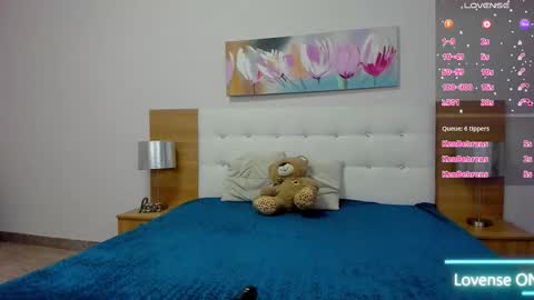 Sophia online show from October 27, 2025, 3:54 am