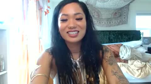 lovelyxmacii online show from November 11, 2025, 7:36 pm