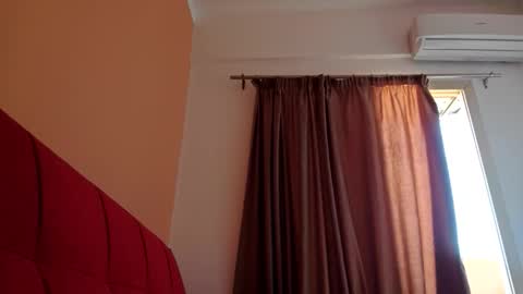 loveme82016 online show from December 18, 2025, 12:44 pm