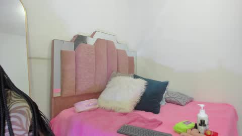 Snapshot of lovequeen02 chatting on January 25, 2025, 11:34 am L O V E online show from January 25, 2025, 11:34 am