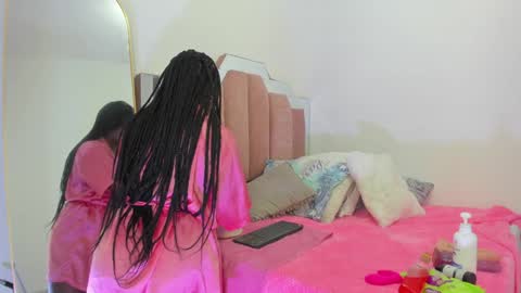 Snapshot of lovequeen02 chatting on January 30, 2025, 11:44 am L O V E online show from January 30, 2025, 11:44 am