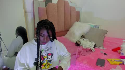 Snapshot of lovequeen02 chatting on February 1, 2025, 11:43 am L O V E online show from February 1, 2025, 11:43 am