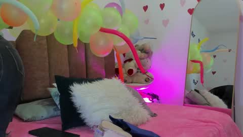 Snapshot of lovequeen02 chatting on March 3, 2025, 11:55 am L O V E online show from March 3, 2025, 11:55 am