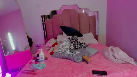 Snapshot of lovequeen02 chatting on March 5, 2025, 11:49 am L O V E online show from March 5, 2025, 11:49 am