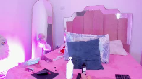 Snapshot of lovequeen02 chatting on March 5, 2025, 2:56 pm L O V E online show from March 5, 2025, 2:56 pm