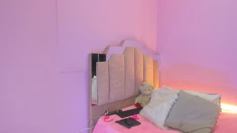 Snapshot of lovequeen02 chatting on September 10, 2025, 11:32 am L O V E online show from September 10, 2025, 11:32 am