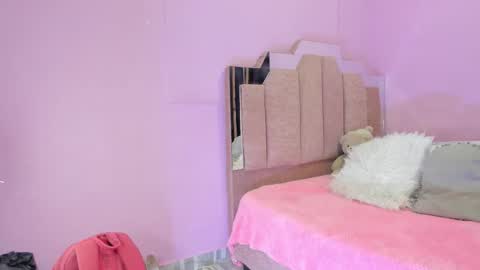 Snapshot of lovequeen02 chatting on September 17, 2025, 12:07 pm L O V E online show from September 17, 2025, 12:07 pm