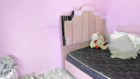 Snapshot of lovequeen02 chatting on September 21, 2025, 11:56 am L O V E online show from September 21, 2025, 11:56 am