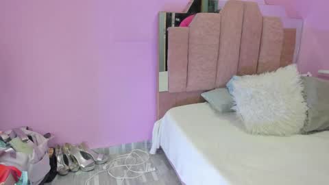 Snapshot of lovequeen02 chatting on September 23, 2025, 11:57 am L O V E online show from September 23, 2025, 11:57 am