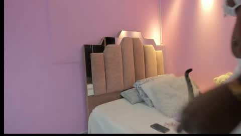 Snapshot of lovequeen02 chatting on September 25, 2025, 11:58 am L O V E online show from September 25, 2025, 11:58 am