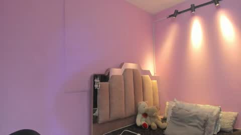 Snapshot of lovequeen02 chatting on September 27, 2025, 11:48 am L O V E online show from September 27, 2025, 11:48 am