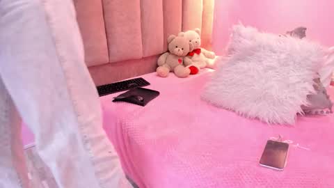 Snapshot of lovequeen02 chatting on October 9, 2025, 11:41 am L O V E online show from October 9, 2025, 11:41 am