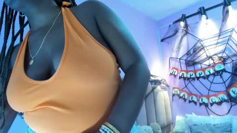 Snapshot of lovequeen02 chatting on October 18, 2025, 11:44 am L O V E online show from October 18, 2025, 11:44 am