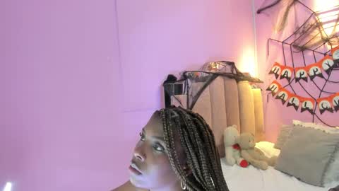 Snapshot of lovequeen02 chatting on October 22, 2025, 11:32 am L O V E online show from October 22, 2025, 11:32 am