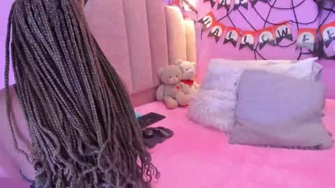 Snapshot of lovequeen02 chatting on November 4, 2025, 12:04 pm L O V E online show from November 4, 2025, 12:04 pm