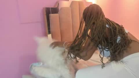 Snapshot of lovequeen02 chatting on November 20, 2025, 12:05 pm L O V E online show from November 20, 2025, 12:05 pm