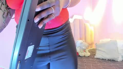 Snapshot of lovequeen02 chatting on November 23, 2025, 11:54 am L O V E online show from November 23, 2025, 11:54 am