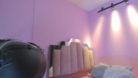 Snapshot of lovequeen02 chatting on December 1, 2025, 11:59 am L O V E online show from December 1, 2025, 11:59 am