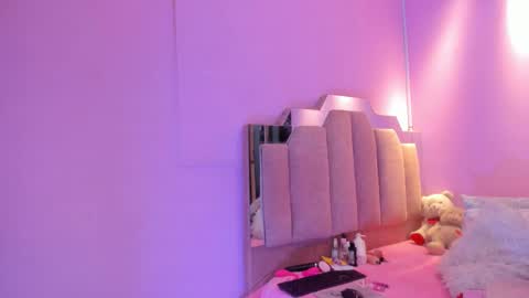 Snapshot of lovequeen02 chatting on December 4, 2025, 12:03 pm L O V E online show from December 4, 2025, 12:03 pm