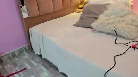 Snapshot of lovequeen02 chatting on December 5, 2025, 11:52 am L O V E online show from December 5, 2025, 11:52 am